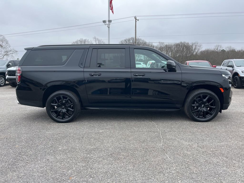 Used 2023 Chevrolet Suburban RST w/ Sport Performance Package image 4