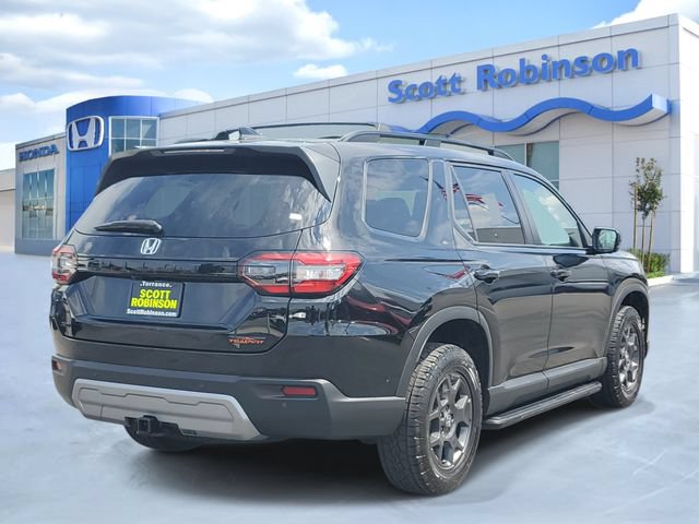 Certified 2025 Honda Pilot TrailSport image 4