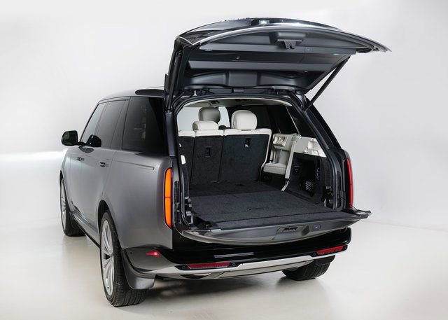 New 2026 Land Rover Range Rover Long Wheelbase SE image 28