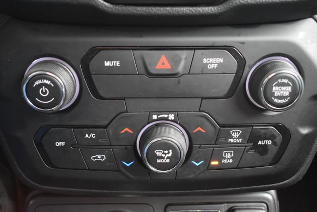 Used 2019 Jeep Renegade Altitude w/ Quick Order Package 2XM AWD/4WD image 28