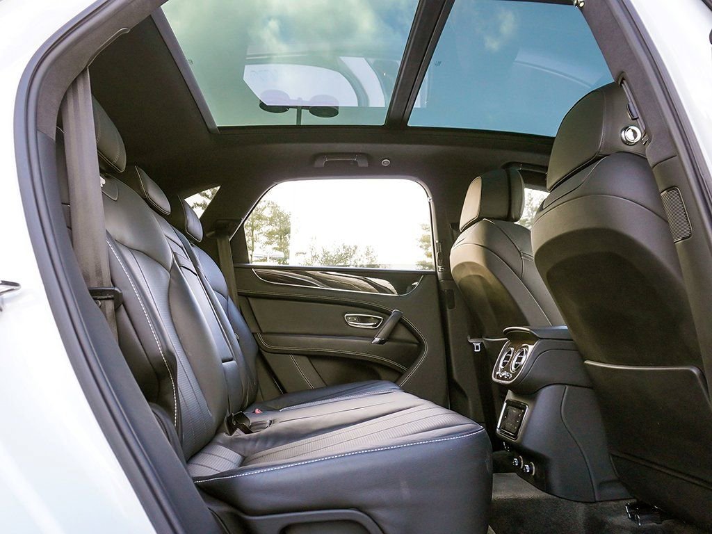 Used 2019 Bentley Bentayga image 47