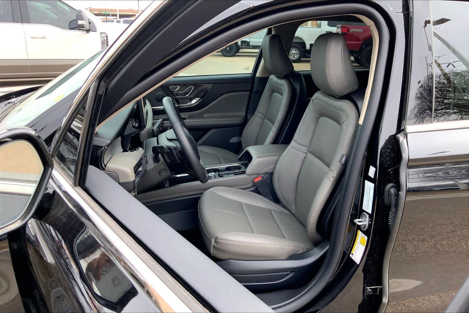 New 2026 Lincoln Corsair Premiere FWD image 9