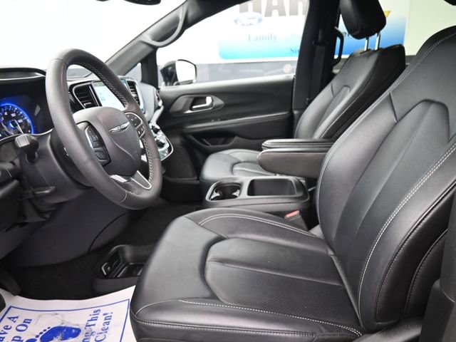 Used 2025 Chrysler Pacifica Select image 14