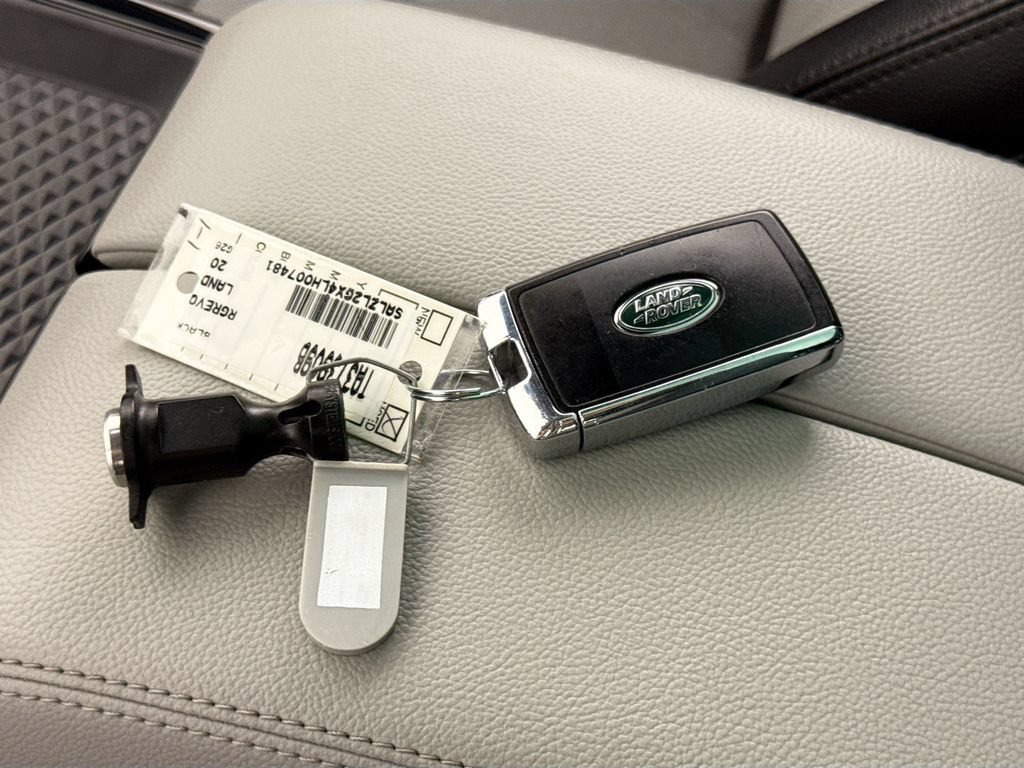 Used 2020 Land Rover Range Rover Evoque R-Dynamic SE AWD/4WD image 17