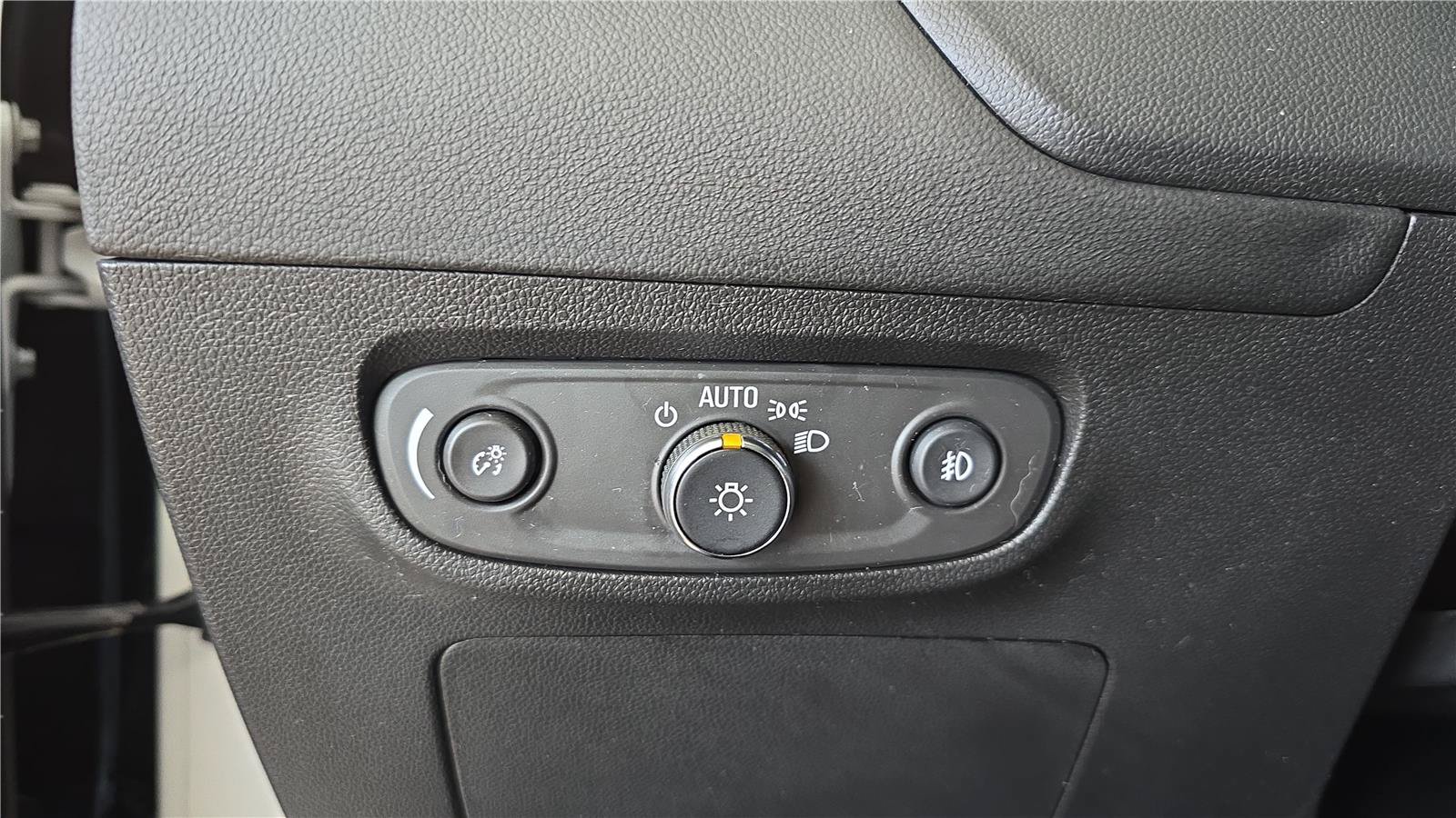 Used 2023 Buick Encore GX Select w/ Sport Touring Package FWD image 26