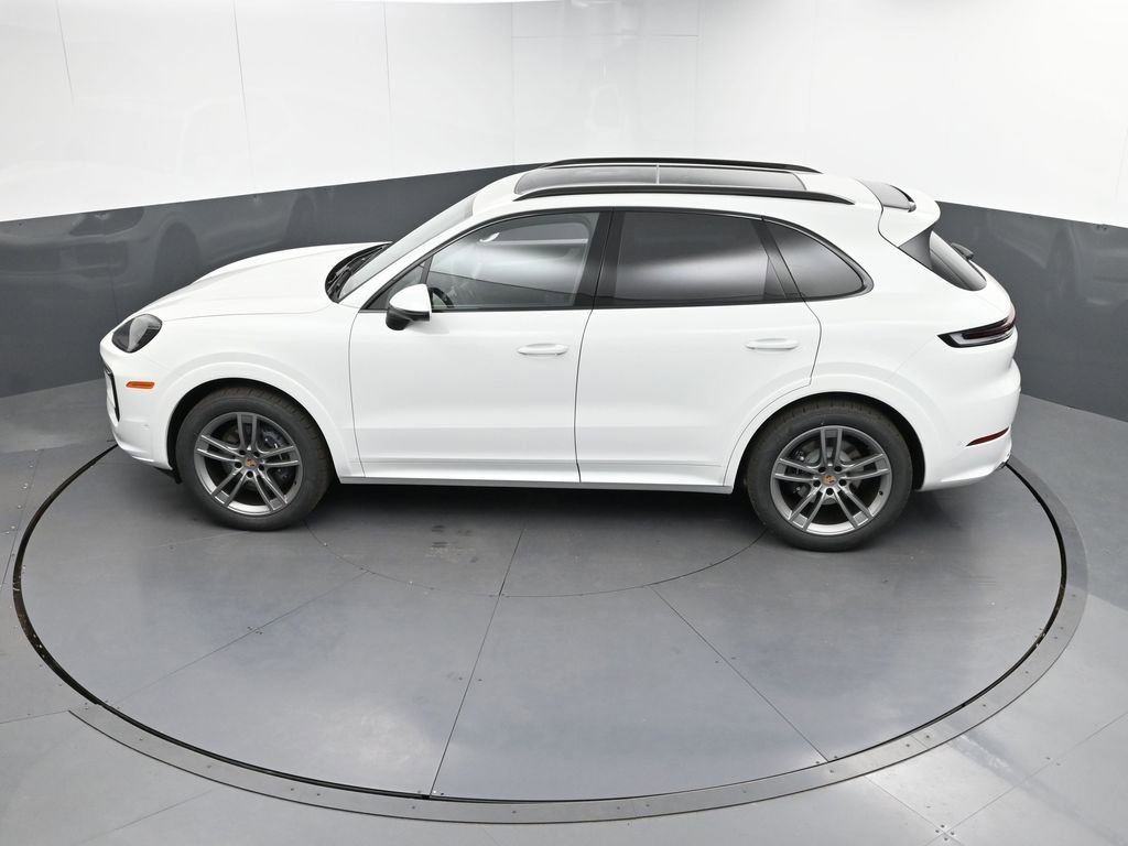 Certified 2025 Porsche Cayenne AWD/4WD image 27