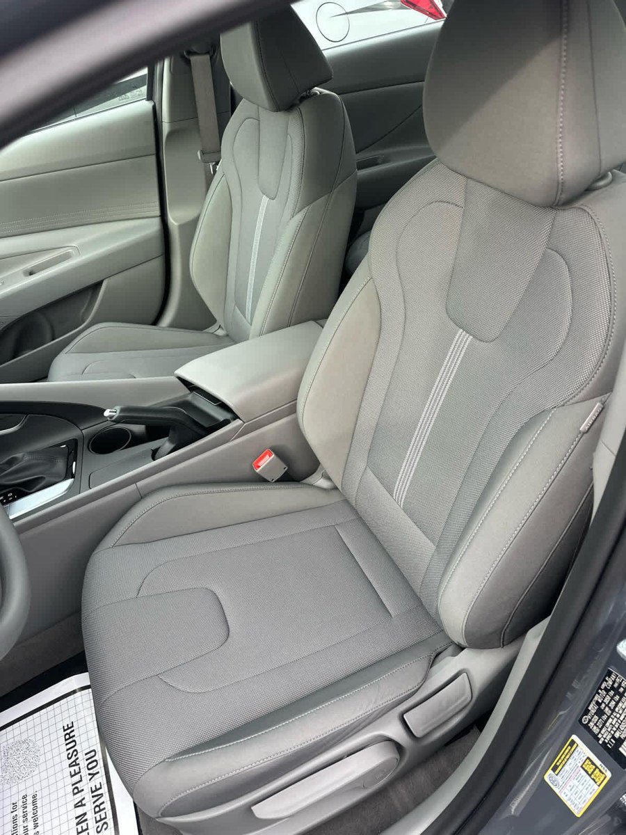 New 2026 Hyundai Elantra SE FWD image 21