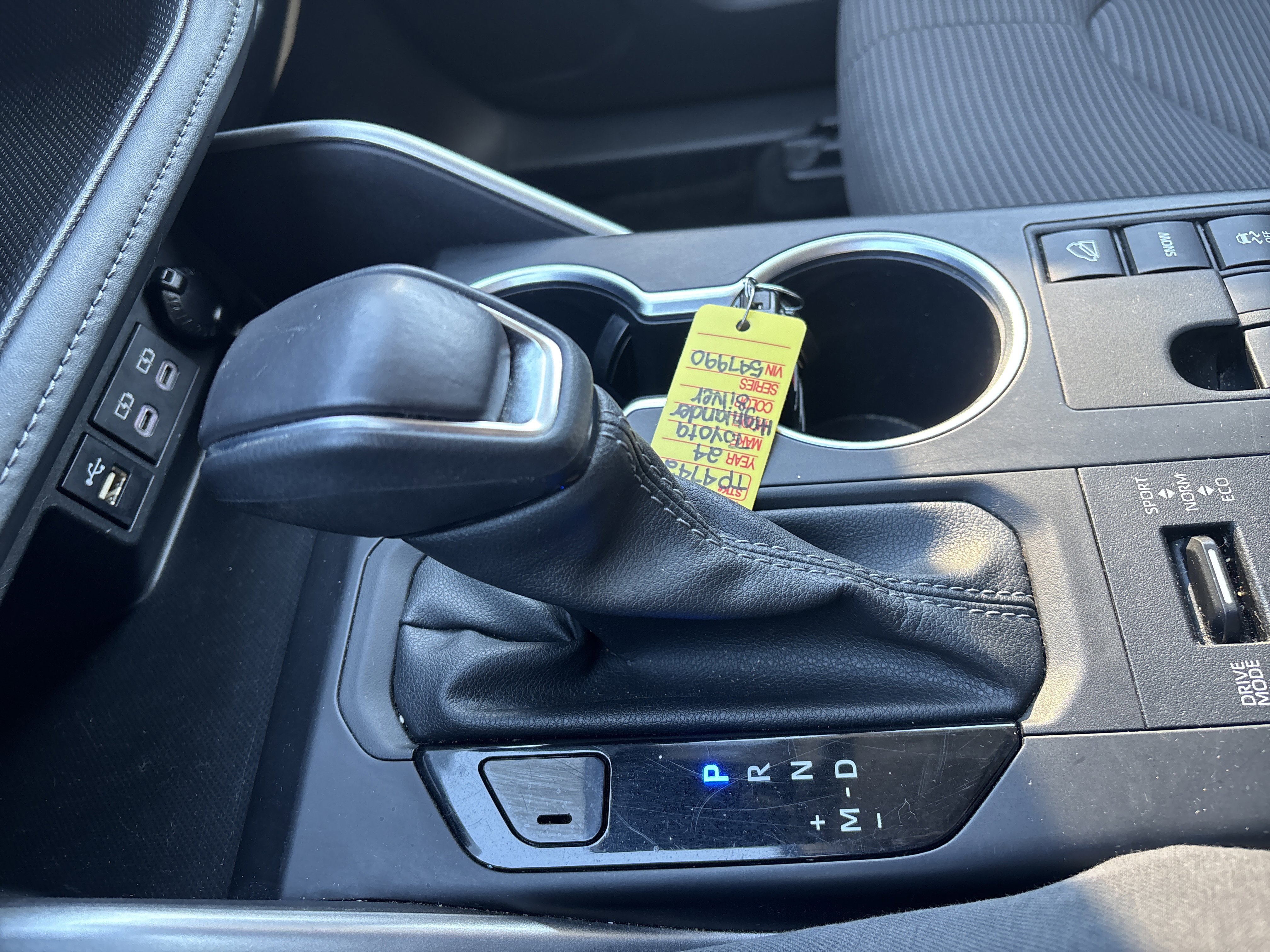 Used 2024 Toyota Highlander LE image 25