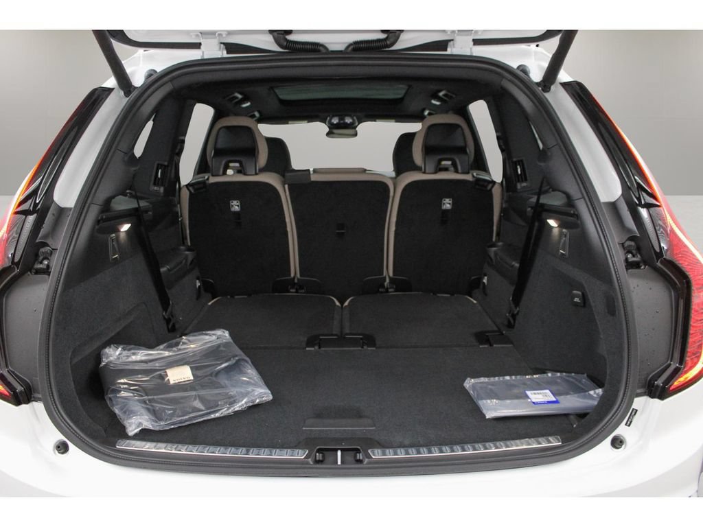 New 2026 Volvo XC90 B5 Core AWD/4WD image 32