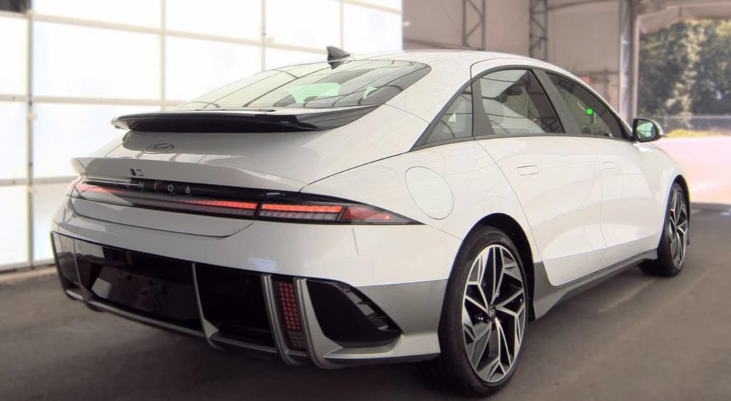 Used 2024 Hyundai Ioniq 6 SEL AWD/4WD image 3