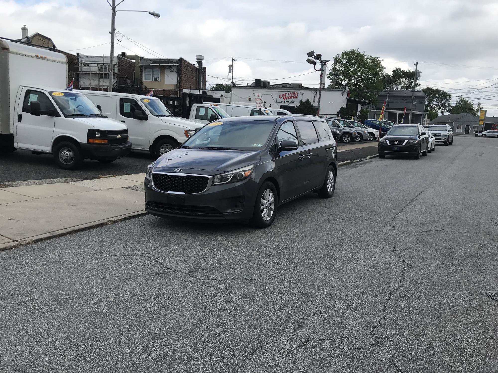 Used 2016 Kia Sedona LX w/ LX Convenience Package FWD image 2