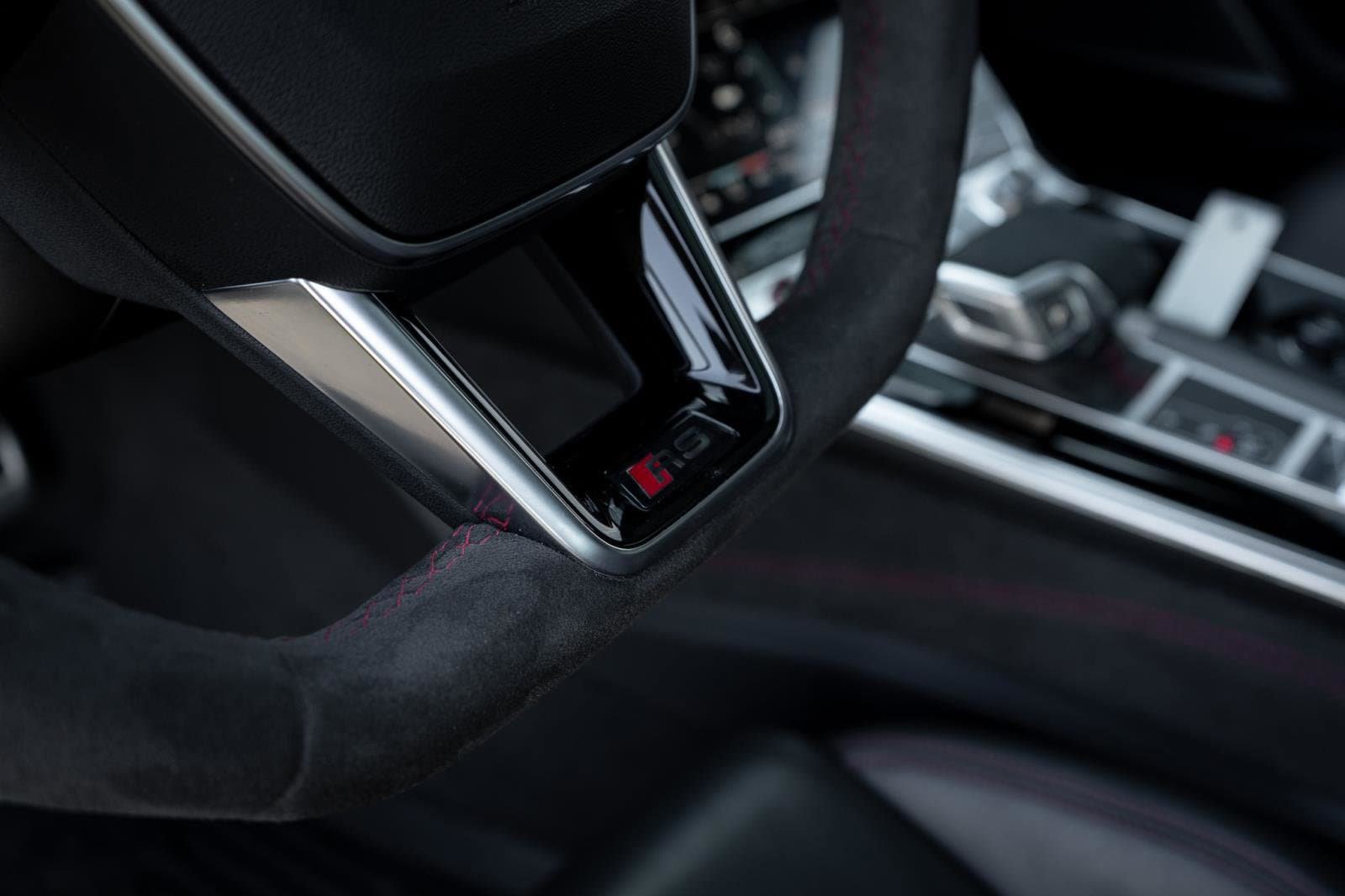 Certified 2024 Audi RS 6 performance AWD/4WD image 27
