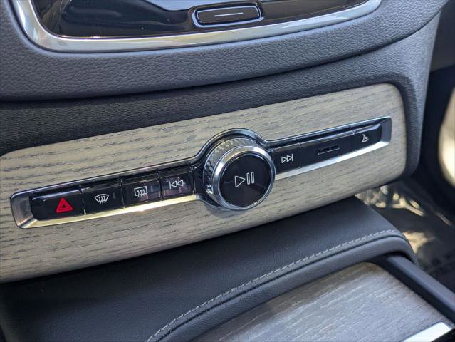 Used 2024 Volvo XC90 T8 Ultimate w/ Lounge Package image 17