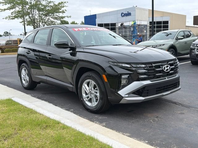Certified 2025 Hyundai Tucson SE FWD image 2