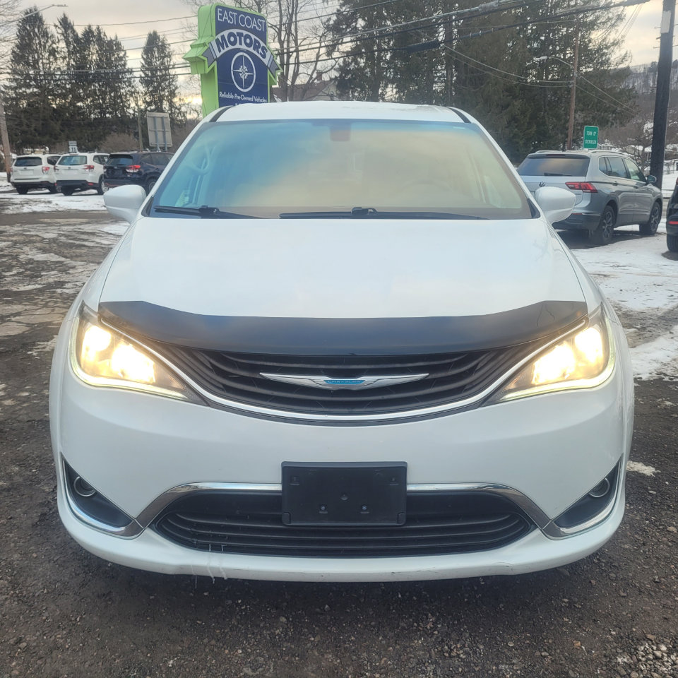 Used 2018 Chrysler Pacifica Touring Plus image 3