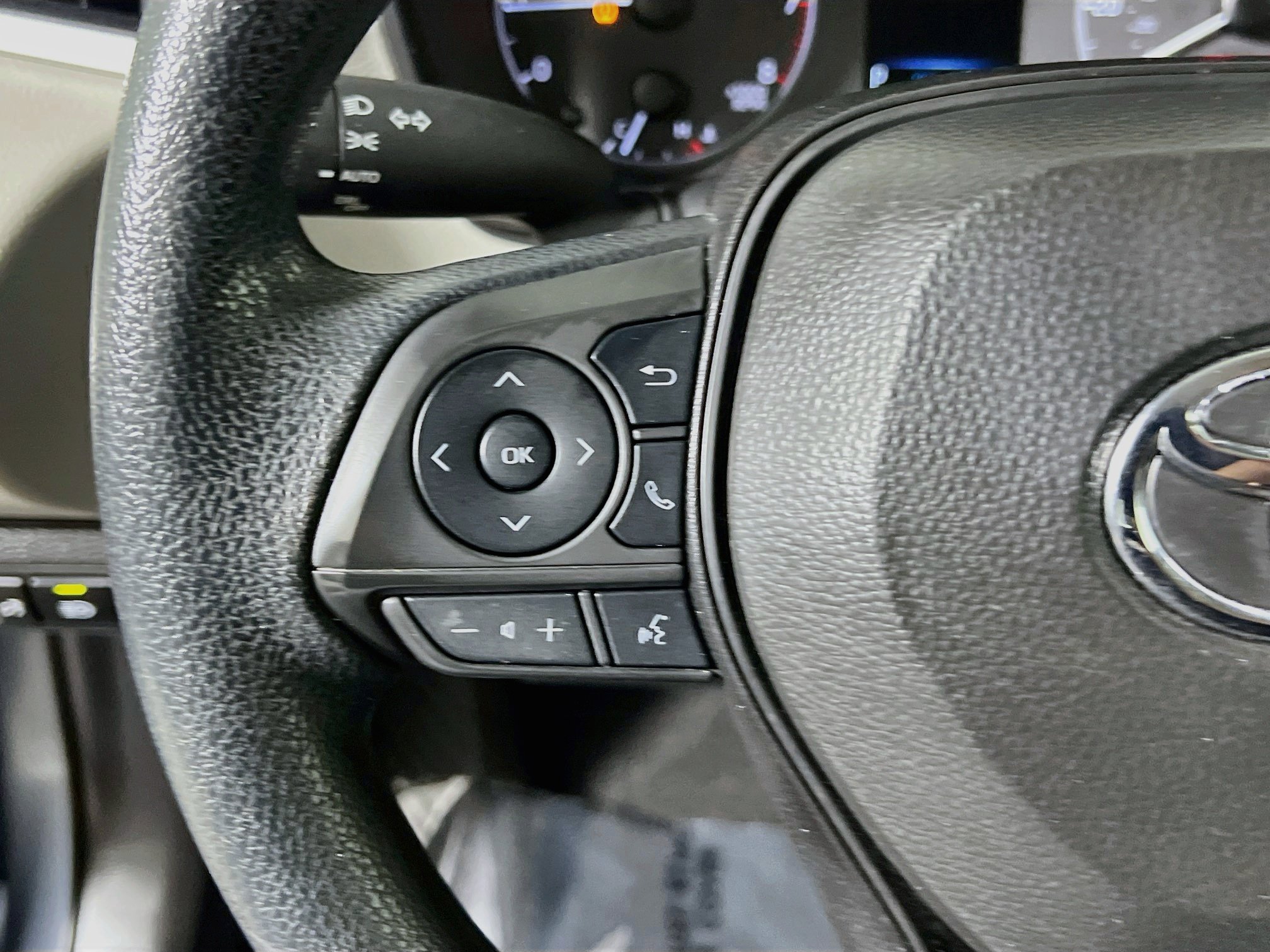 Used 2025 Toyota Corolla LE FWD image 19