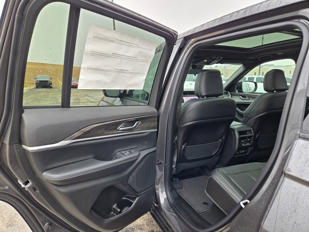 New 2025 Jeep Grand Cherokee Limited image 25