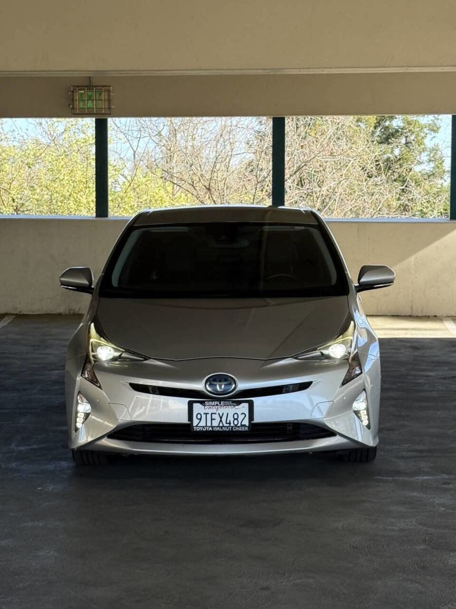 Used 2017 Toyota Prius Four Touring w/ Premium Convenience Package image 4