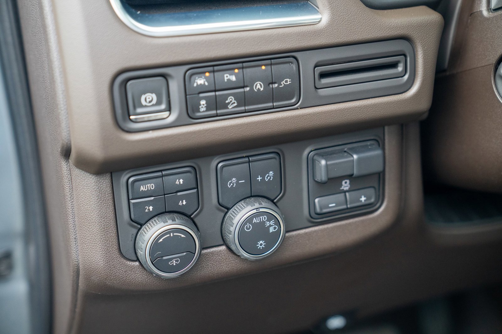 Used 2021 Chevrolet Tahoe Z71 w/ Z71 Off-Road Package image 13