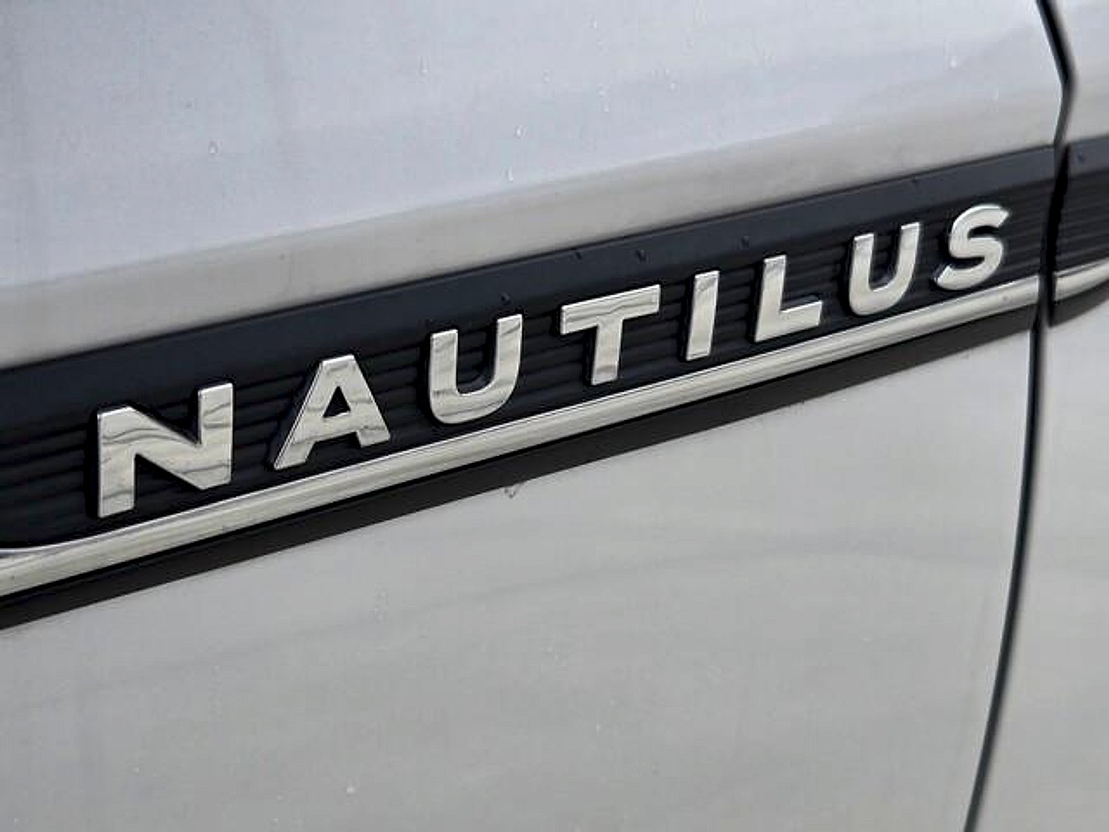 Used 2019 Lincoln Nautilus Reserve FWD image 18