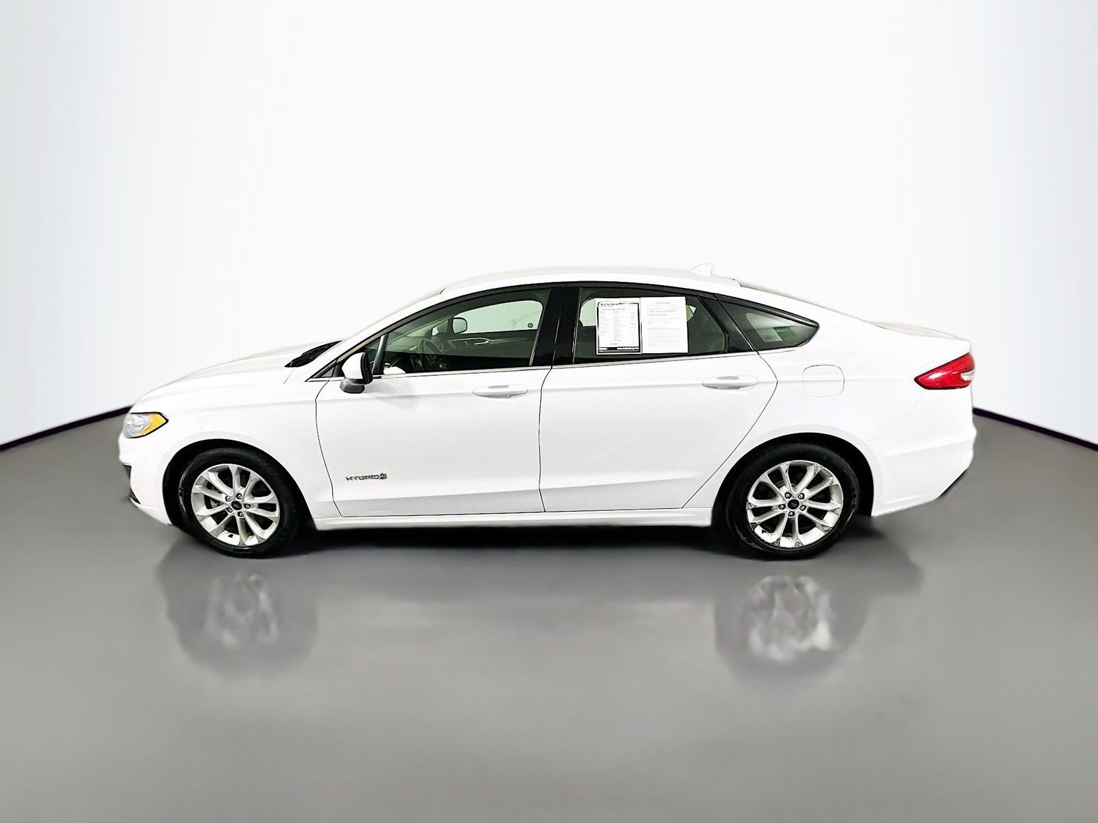 Used 2019 Ford Fusion SE FWD image 4
