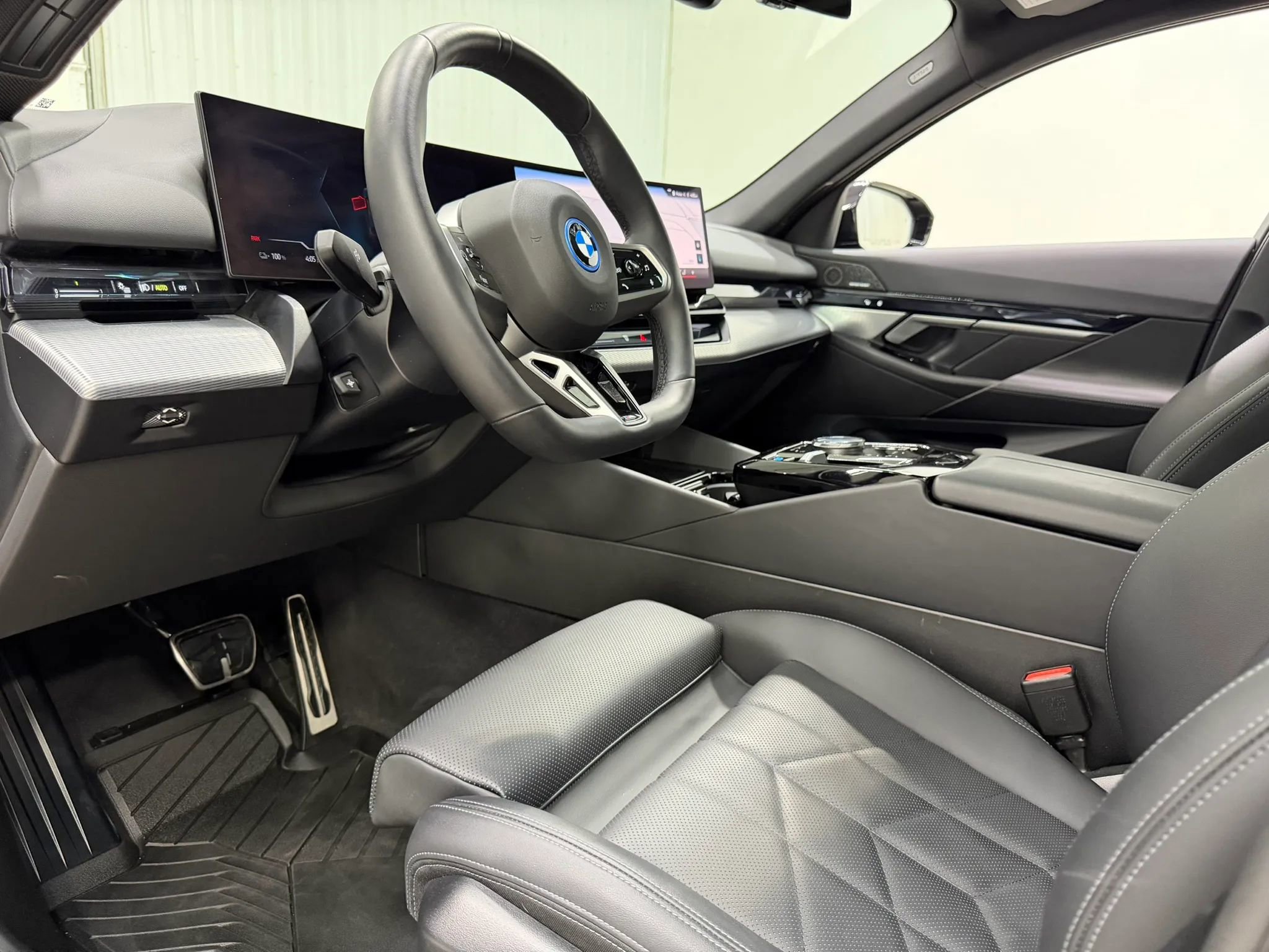 Used 2026 BMW i5 eDrive40 w/ M Sport Package AWD/4WD image 12