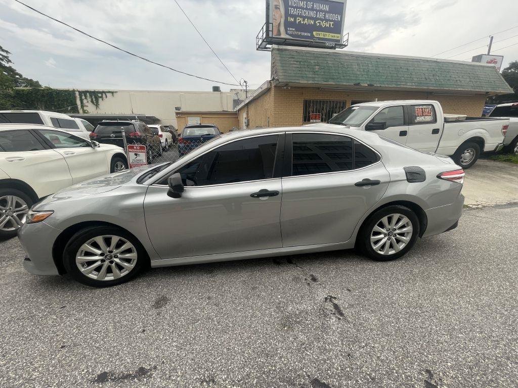 Used 2019 Toyota Camry LE FWD image 8