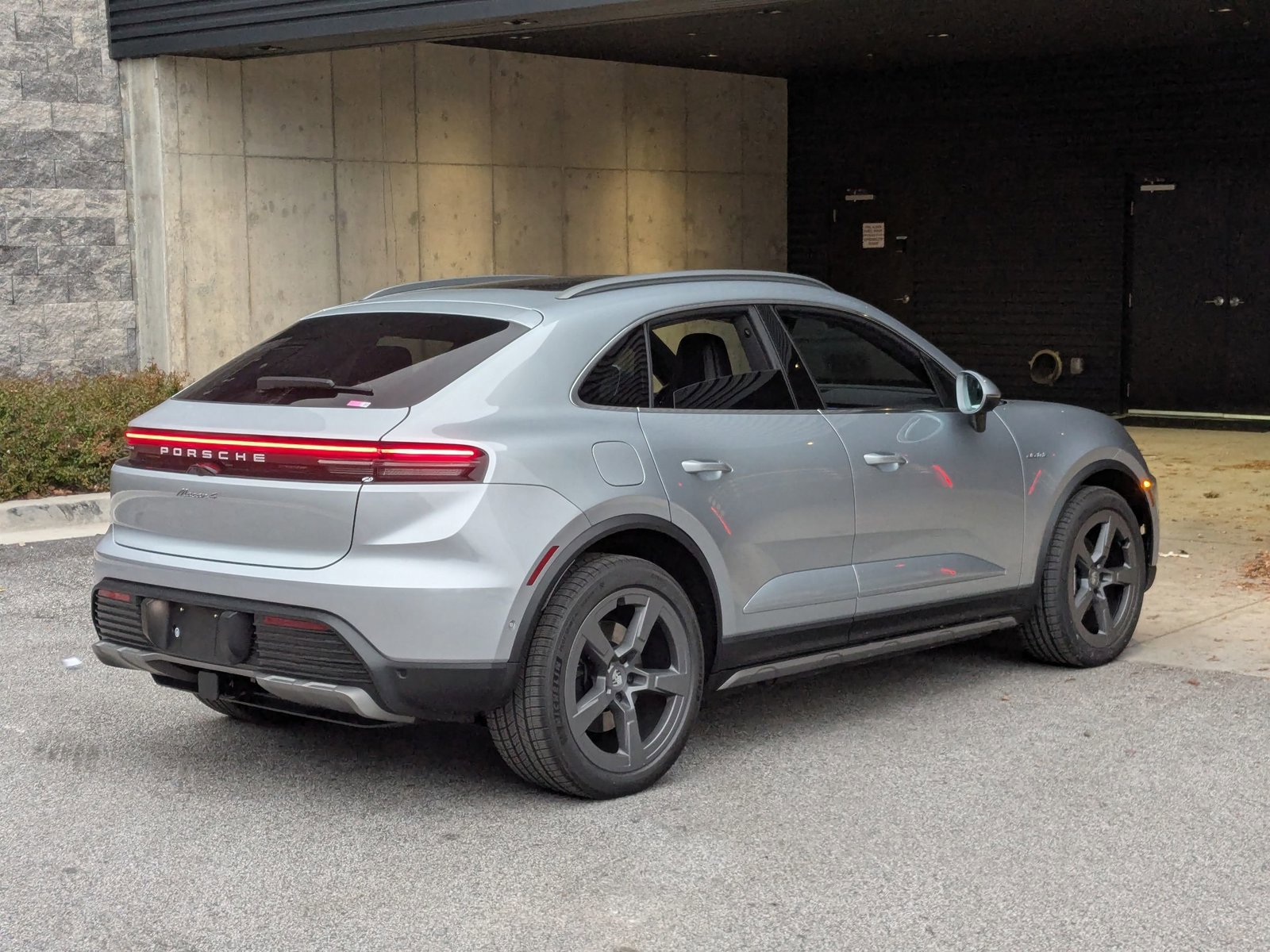 New 2025 Porsche Macan 4 Electric image 9