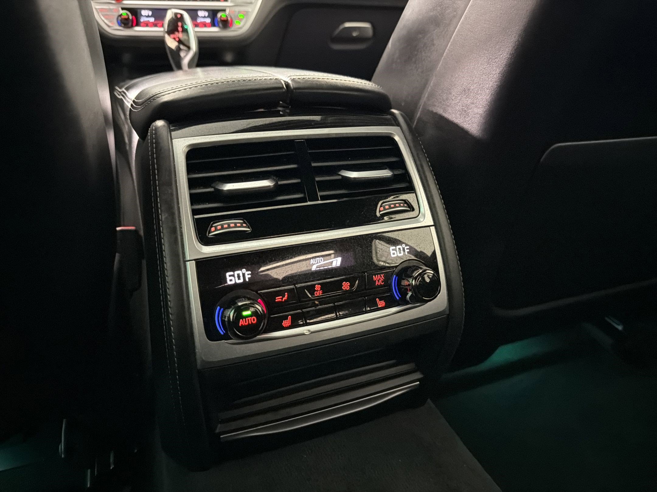 Used 2019 BMW 750i w/ Executive Package RWD image 27