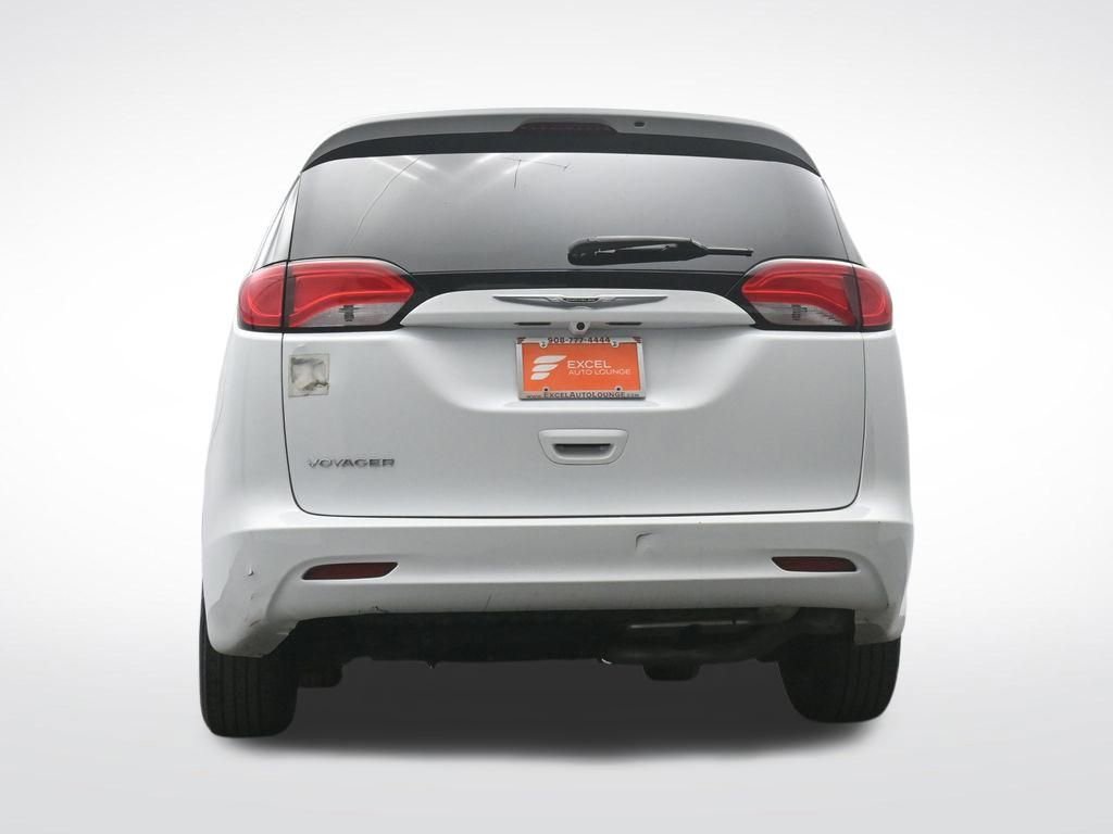 Used 2021 Chrysler Voyager L image 38