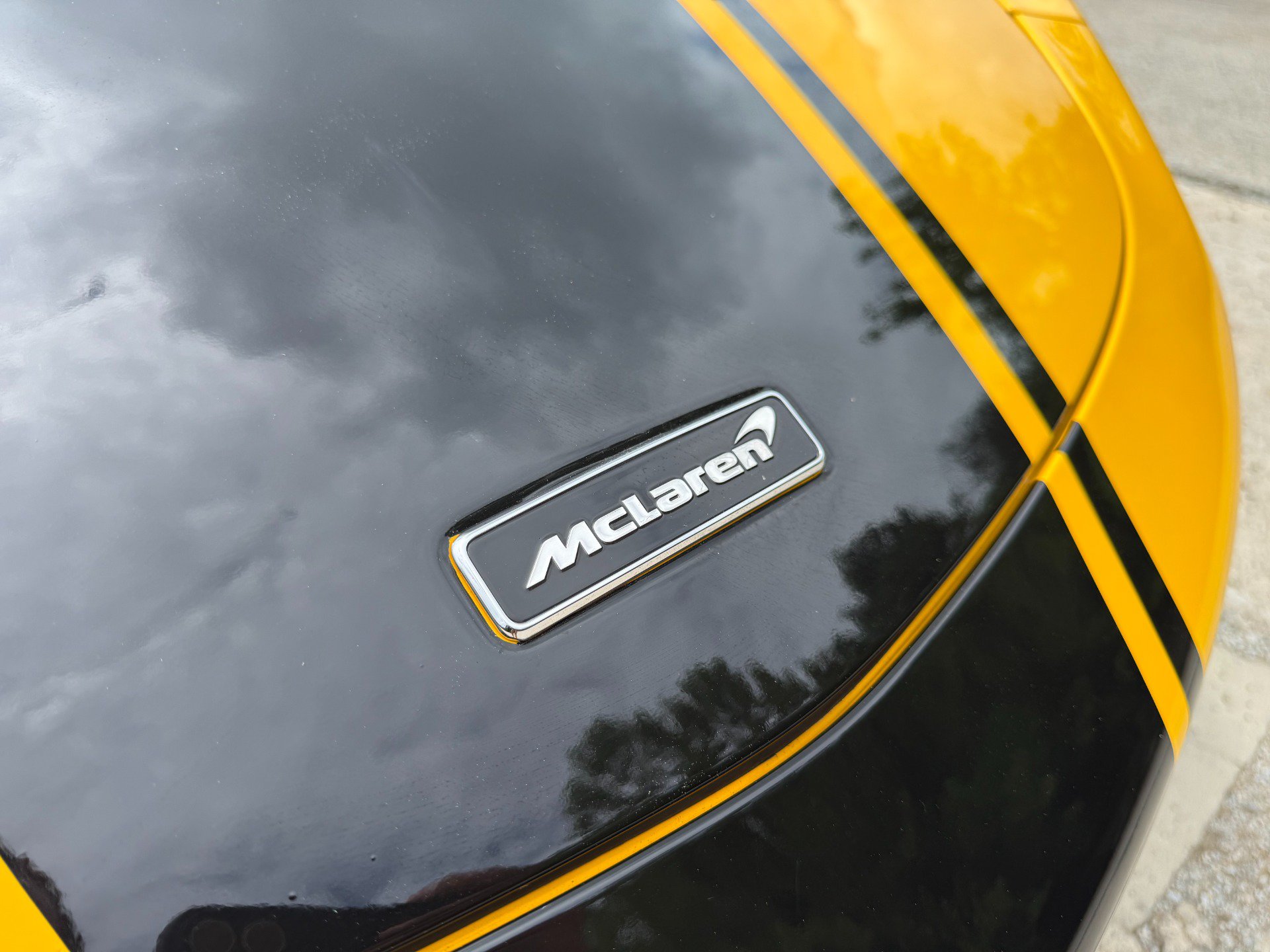 Used 2024 McLaren Artura RWD image 52