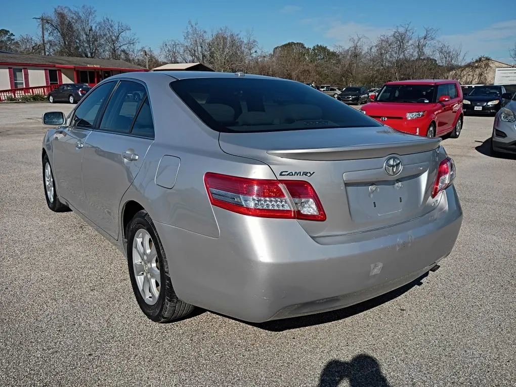 Used 2011 Toyota Camry XLE image 3