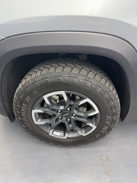 Used 2025 Chevrolet Equinox ACTIV image 35