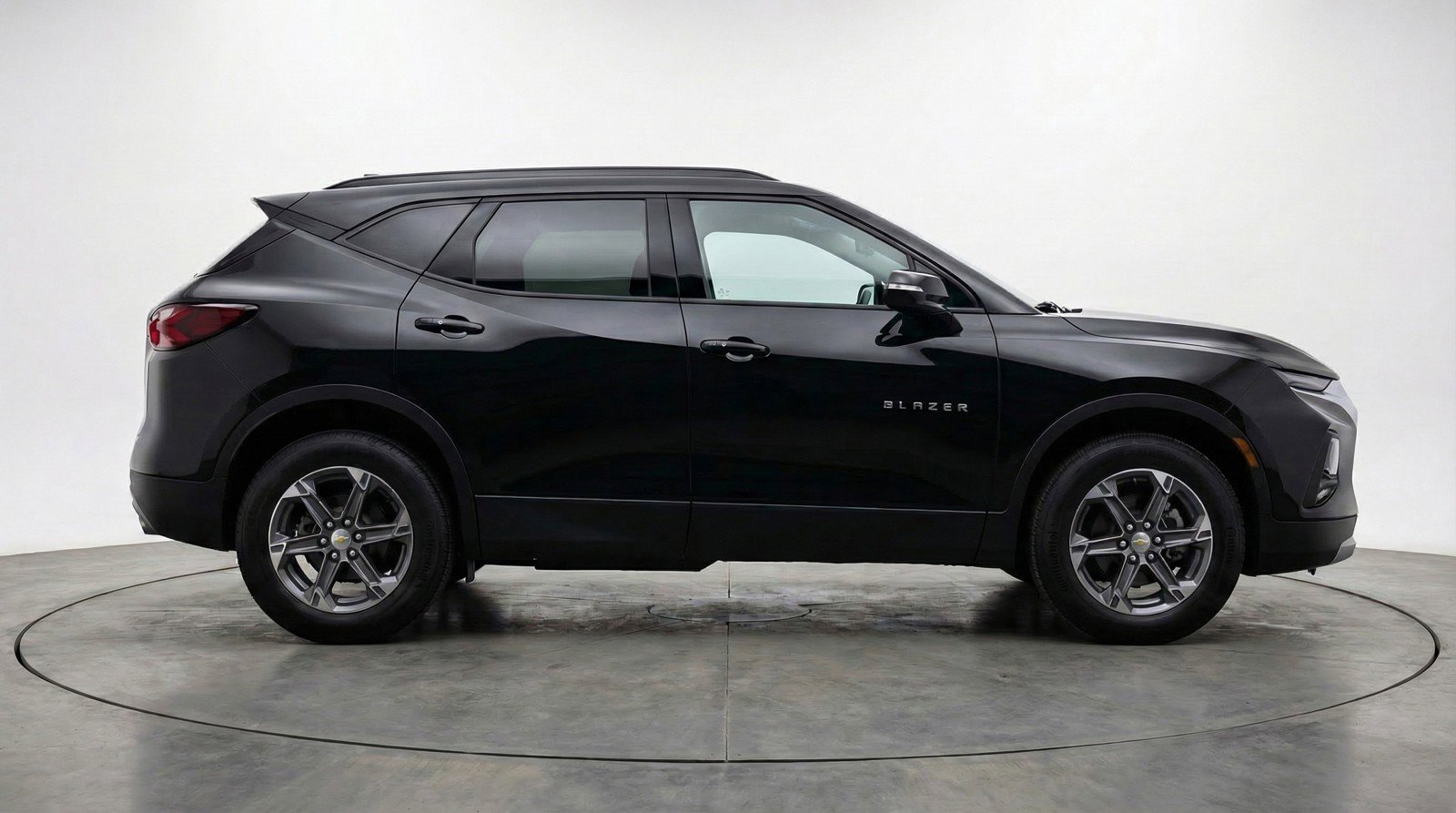 Used 2025 Chevrolet Blazer LT FWD image 11