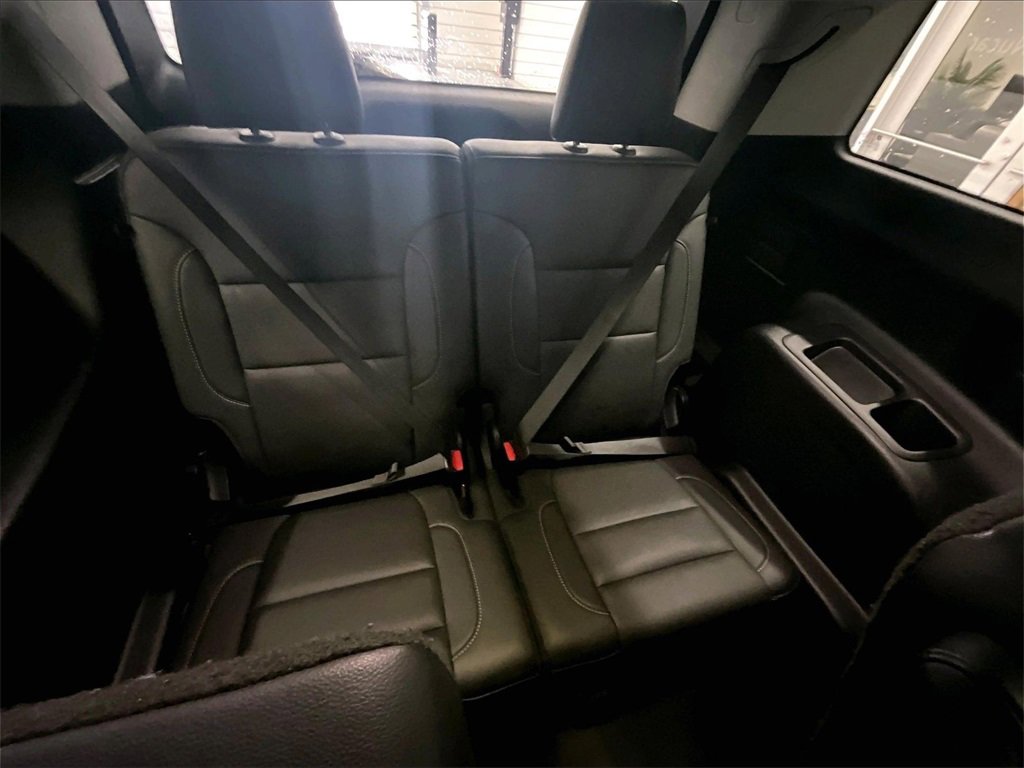 Used 2023 GMC Acadia SLT image 17