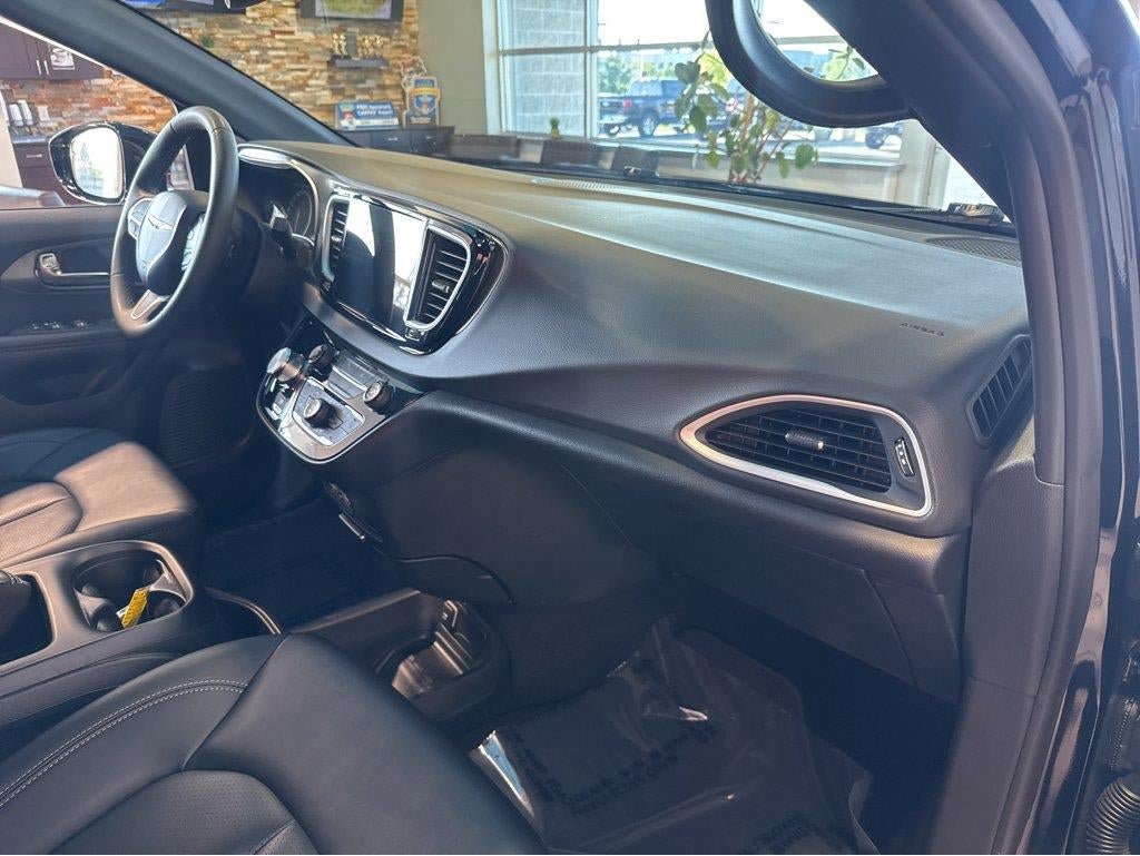 Used 2025 Chrysler Pacifica Select FWD image 30