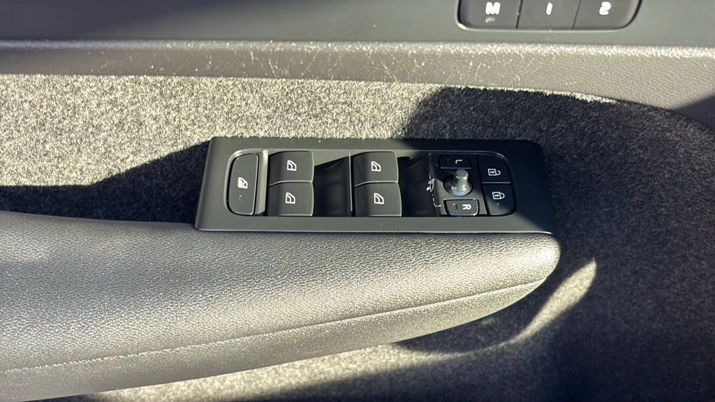 Certified 2023 Volvo XC40 B5 Plus w/ Climate Package AWD/4WD image 13