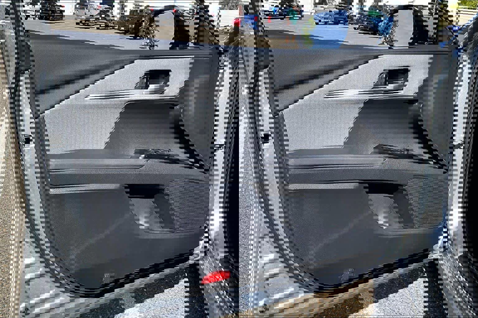 Used 2025 Toyota Camry LE w/ Convenience Package image 21