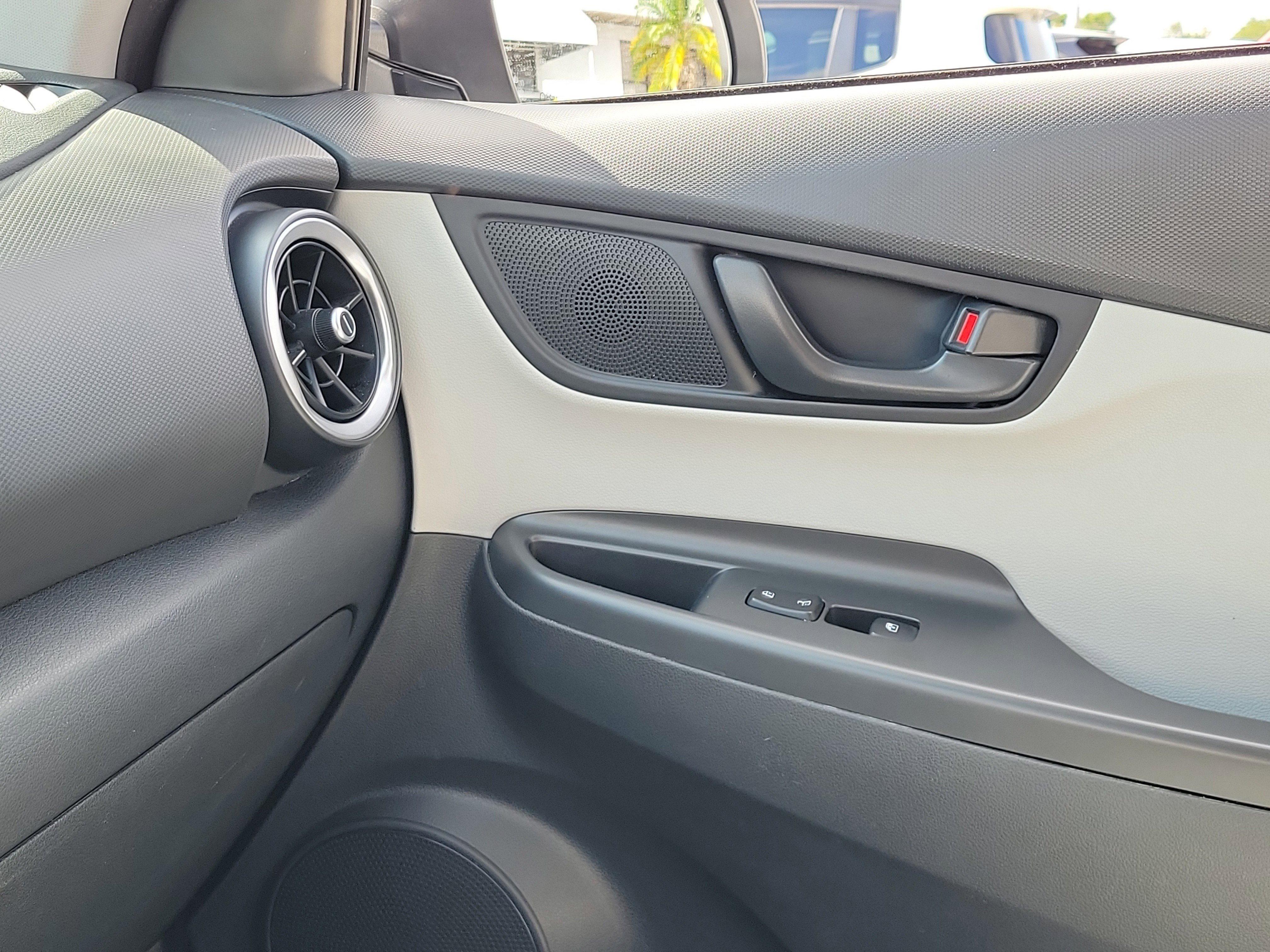 Used 2023 Hyundai Kona SEL AWD/4WD image 31