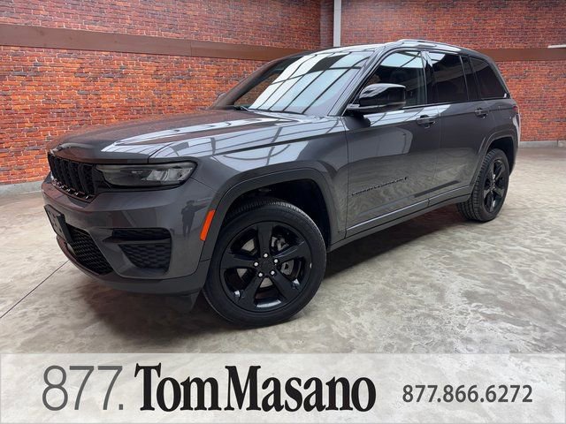 Used 2023 Jeep Grand Cherokee Altitude image 1