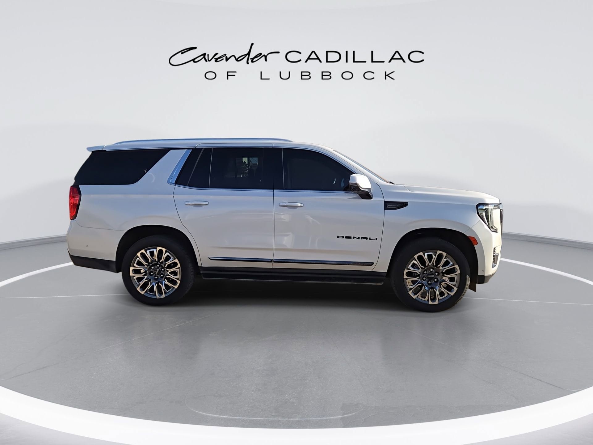 Used 2023 GMC Yukon Denali Ultimate AWD/4WD image 2