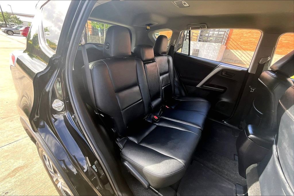 Used 2018 Toyota RAV4 LE image 35