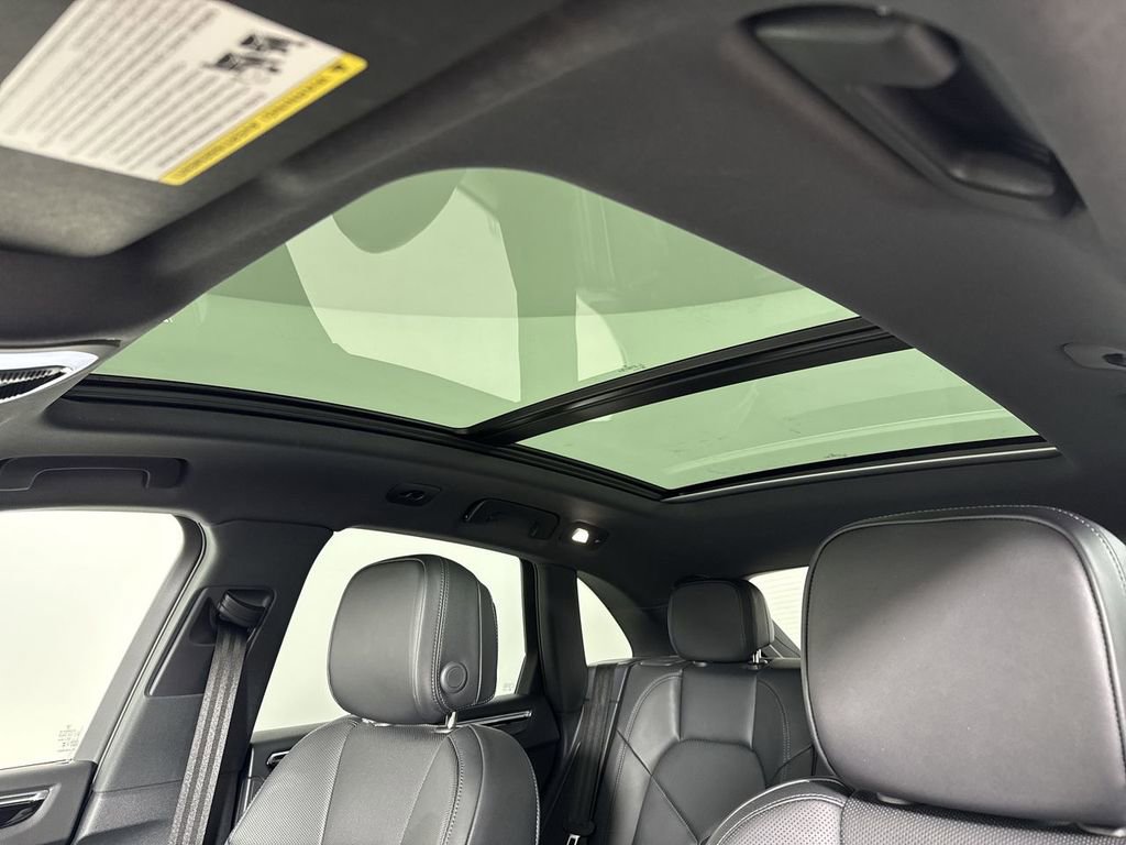 Certified 2025 Porsche Macan image 42