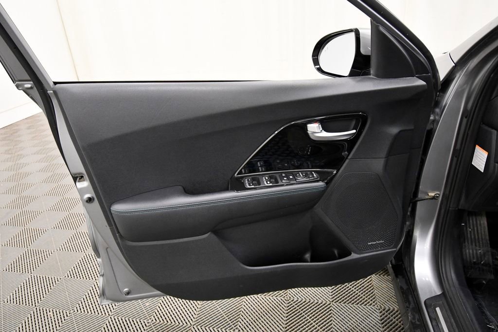 Used 2022 Kia Niro EX Premium w/ Cold Weather Package image 13
