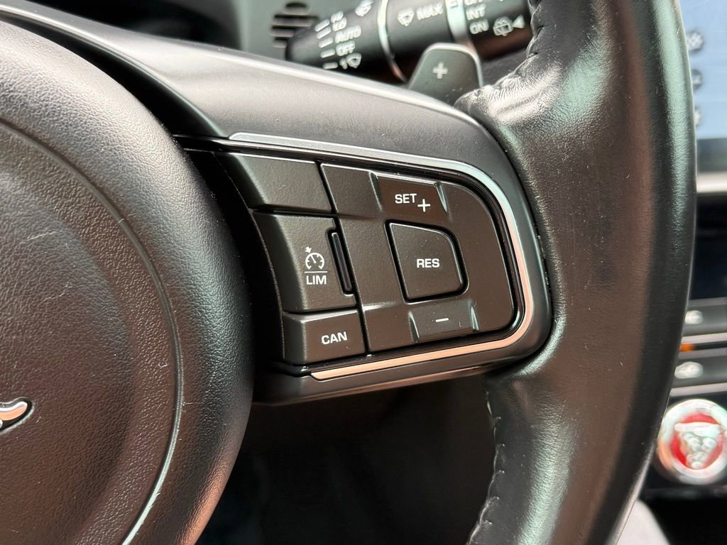 Used 2018 Jaguar F-PACE Premium AWD/4WD image 36