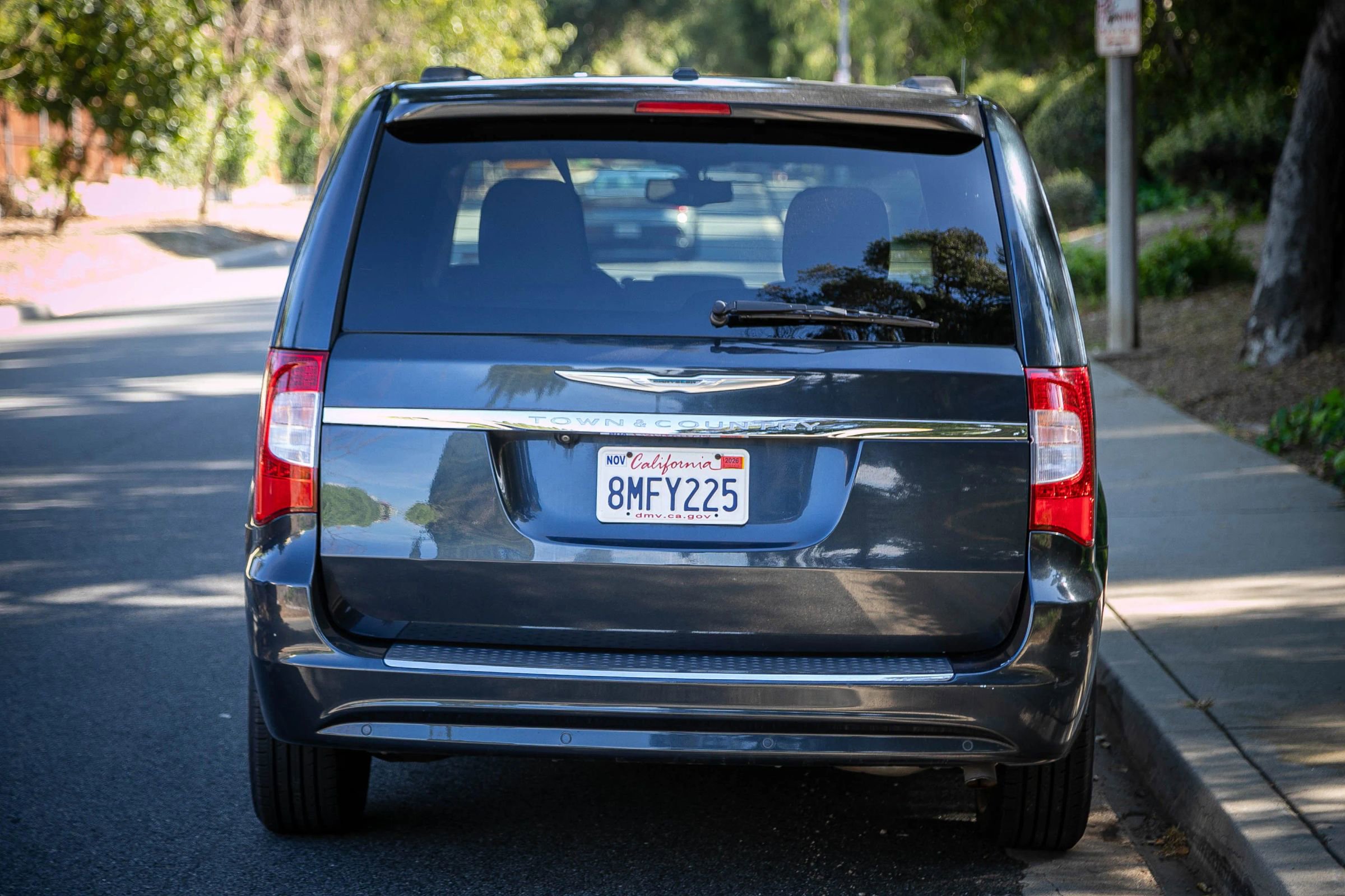 Used 2013 Chrysler Town & Country Touring-L w/ Driver Convenience Group image 5
