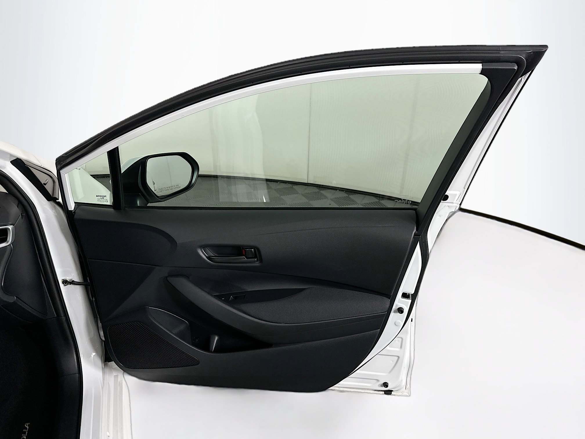 Used 2023 Toyota Corolla LE w/ Carpet Mat Package (TMS) image 29