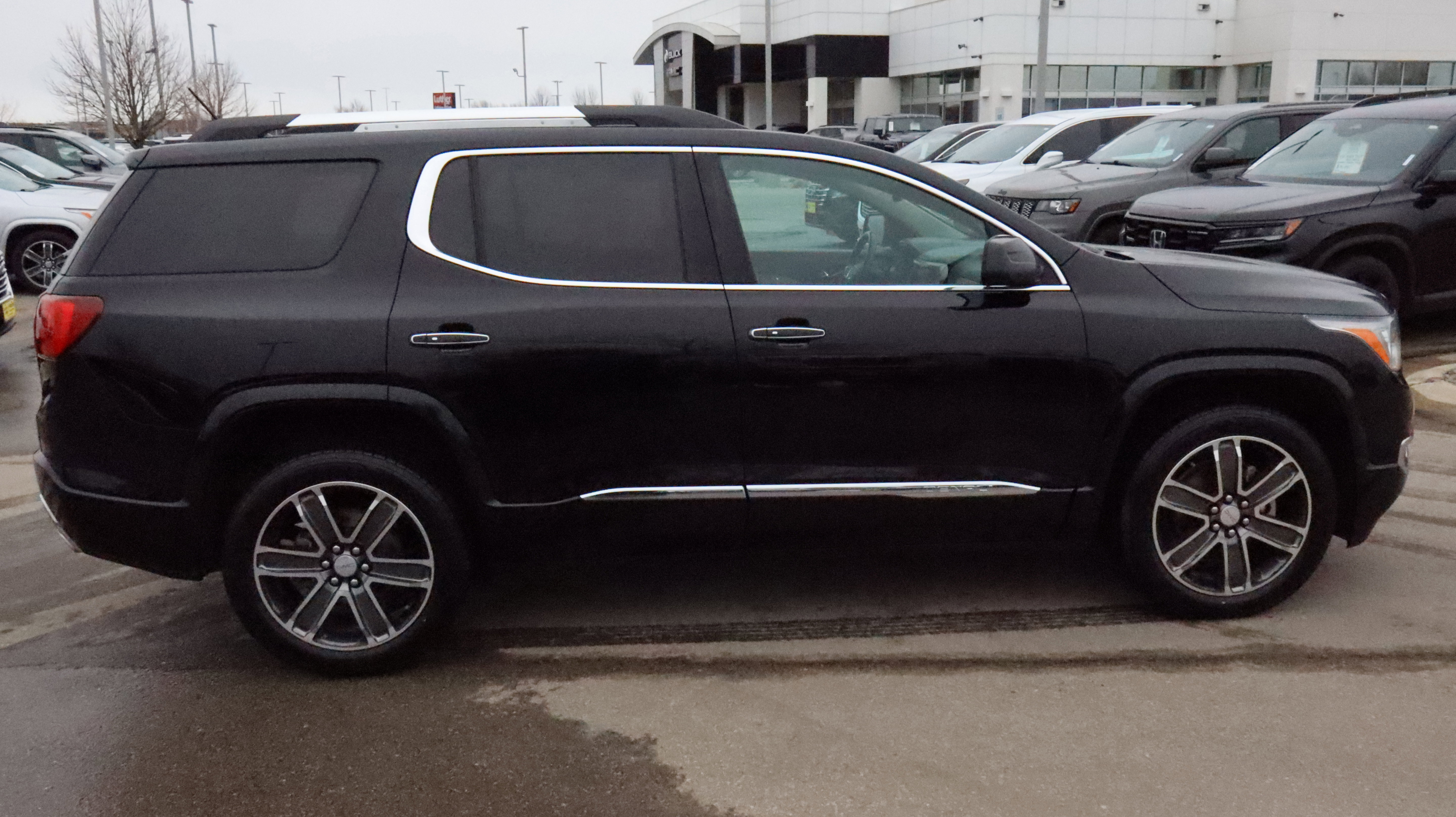 Used 2018 GMC Acadia Denali w/ Technology Package AWD/4WD image 8