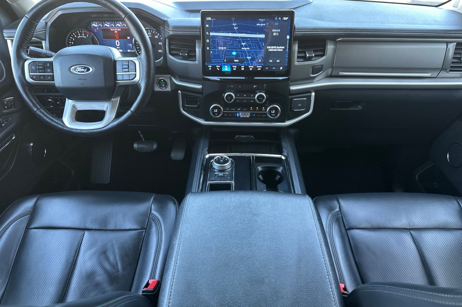 Used 2023 Ford Expedition XLT image 13