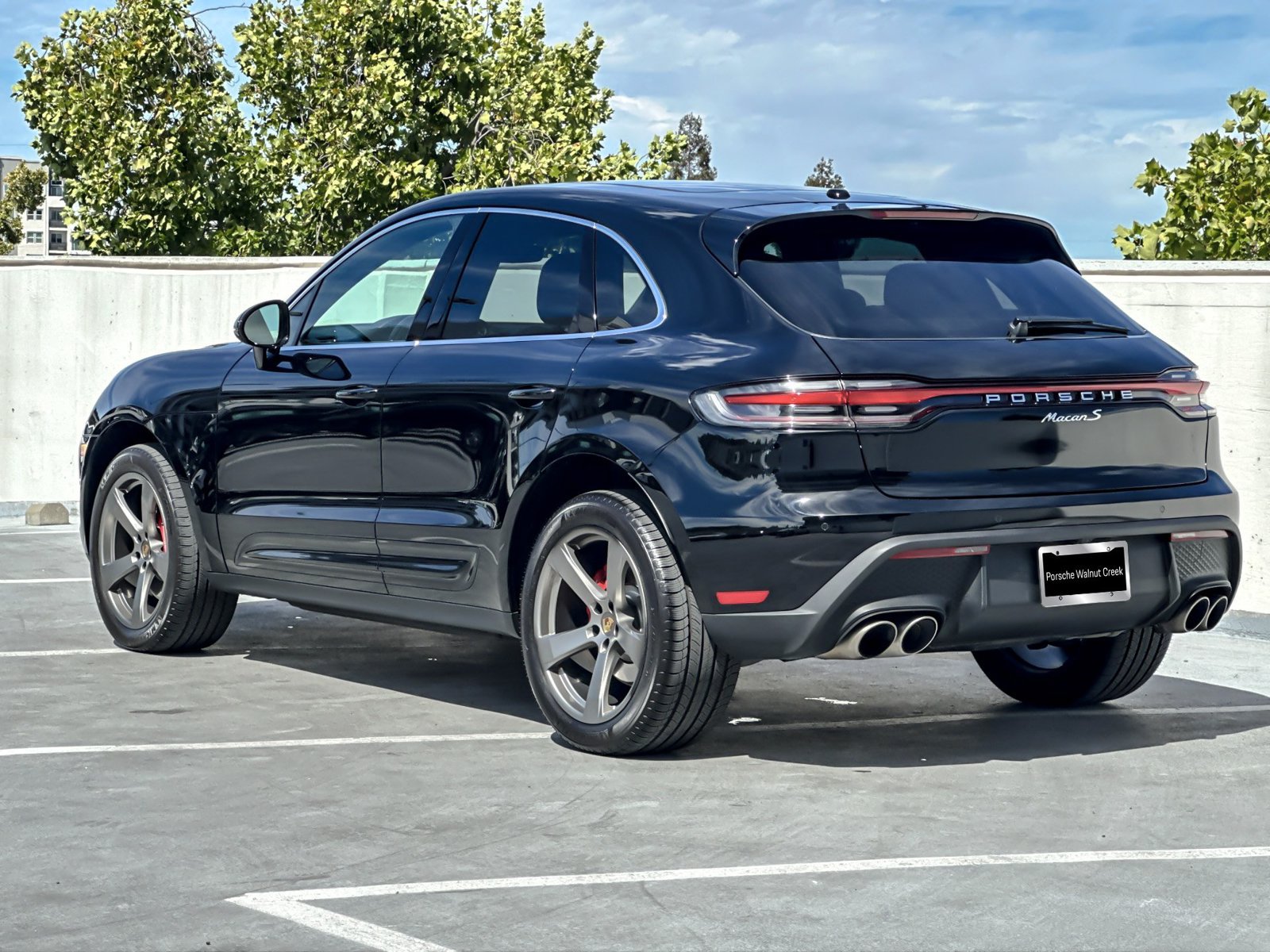 Certified 2023 Porsche Macan S AWD/4WD image 4